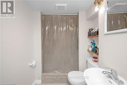 117 Fairleigh Avenue S, Hamilton, ON - Indoor Photo Showing Bathroom