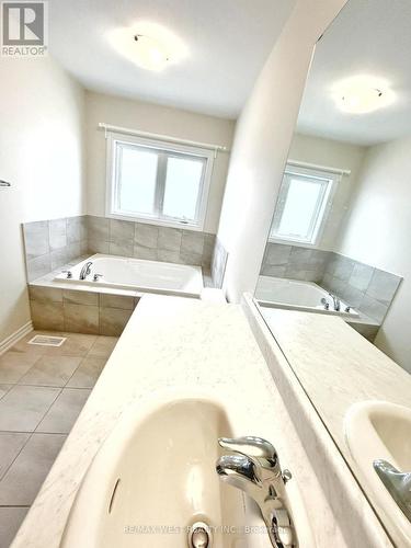 19 Buttercream Avenue, Thorold, ON - Indoor Photo Showing Bathroom