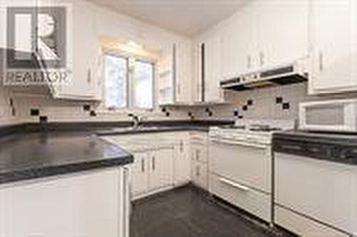 617 Lock Street W, Haldimand, ON - Indoor Photo Showing Kitchen