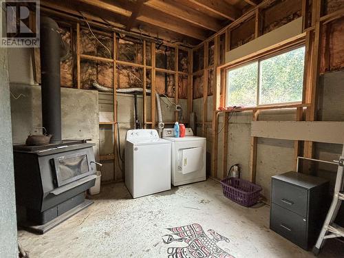 5113 Medeek Avenue, Terrace, BC - Indoor Photo Showing Laundry Room