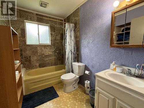 5113 Medeek Avenue, Terrace, BC - Indoor Photo Showing Bathroom