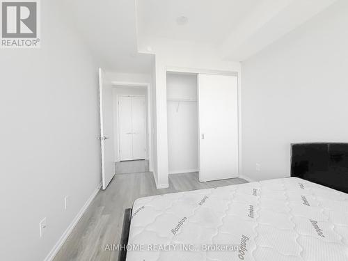 2705 - 197 Yonge Street, Toronto, ON - Indoor Photo Showing Bedroom