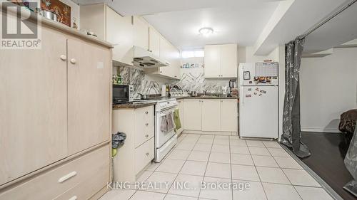 27 Braydon Boulevard, Brampton, ON - Indoor Photo Showing Kitchen