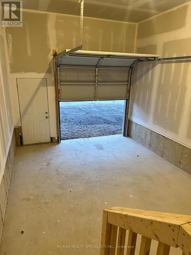 21 Ormand Terrace, Caledon, ON - Indoor Photo Showing Garage