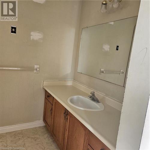 Bathroom featuring vanity - 115 Cranston Avenue, Cambridge, ON - Indoor Photo Showing Bathroom