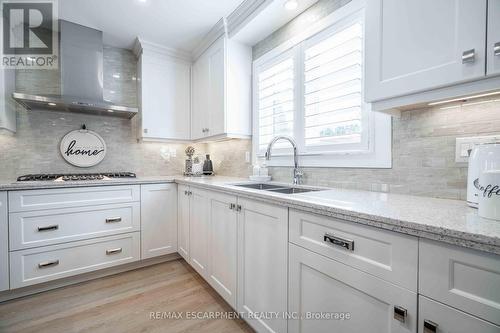 35 Quincy Court, Hamilton, ON - Indoor Photo Showing Kitchen With Double Sink With Upgraded Kitchen