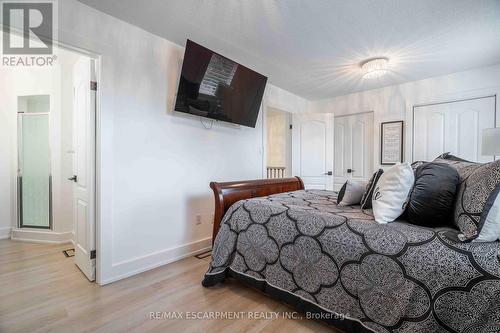 35 Quincy Court, Hamilton, ON - Indoor Photo Showing Bedroom