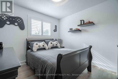 35 Quincy Court, Hamilton, ON - Indoor Photo Showing Bedroom