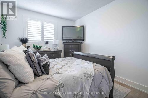 35 Quincy Court, Hamilton, ON - Indoor Photo Showing Bedroom