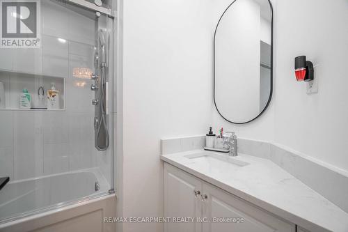 35 Quincy Court, Hamilton, ON - Indoor Photo Showing Bathroom