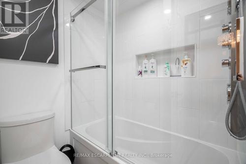 35 Quincy Court, Hamilton, ON - Indoor Photo Showing Bathroom