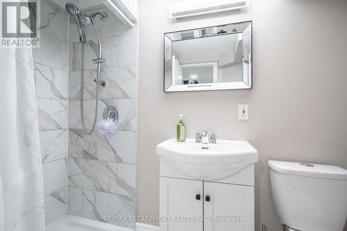 35 Quincy Court, Hamilton, ON - Indoor Photo Showing Bathroom