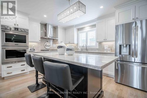 35 Quincy Court, Hamilton, ON - Indoor Photo Showing Kitchen With Upgraded Kitchen