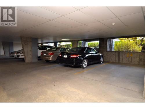 940 Glenwood Avenue Unit# 104, Kelowna, BC - Indoor Photo Showing Garage