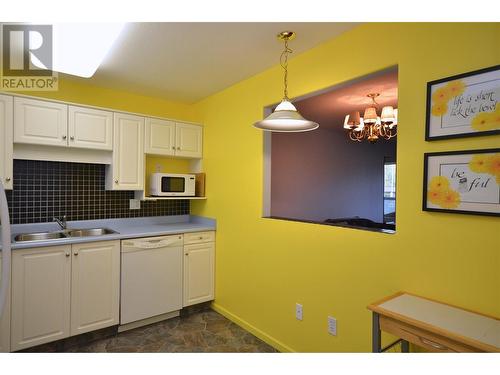 940 Glenwood Avenue Unit# 104, Kelowna, BC - Indoor Photo Showing Kitchen With Double Sink