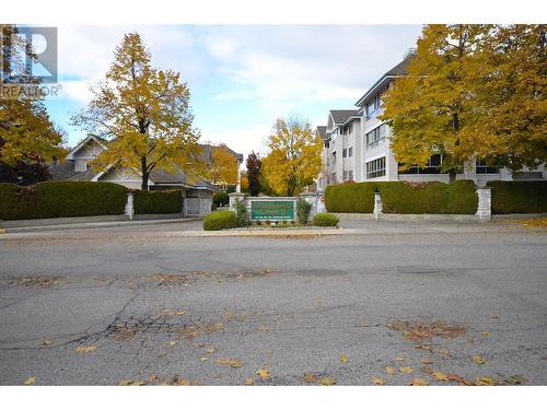 940 Glenwood Avenue Unit# 104, Kelowna, BC - Outdoor