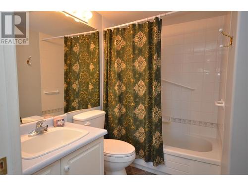 940 Glenwood Avenue Unit# 104, Kelowna, BC - Indoor Photo Showing Bathroom