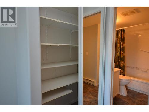 940 Glenwood Avenue Unit# 104, Kelowna, BC - Indoor Photo Showing Bathroom