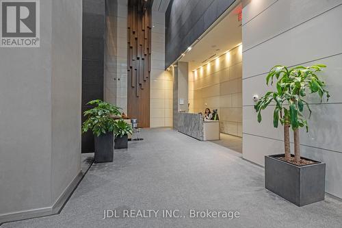 1406 - 15 Grenville Street, Toronto, ON - Indoor Photo Showing Laundry Room