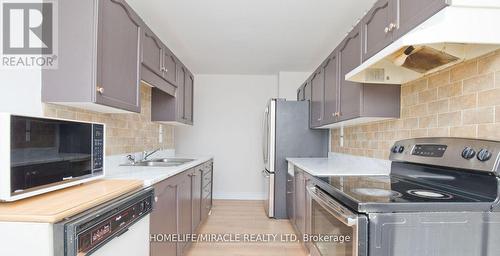 8 Hillbank Trail, Brampton, ON - Indoor Photo Showing Kitchen With Double Sink