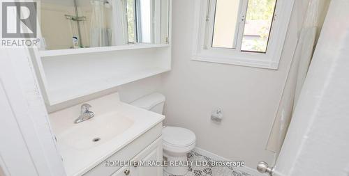 8 Hillbank Trail, Brampton, ON - Indoor Photo Showing Bathroom