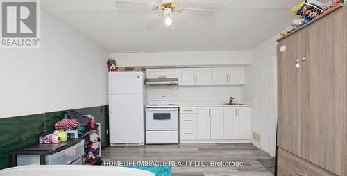 8 Hillbank Trail, Brampton, ON - Indoor Photo Showing Kitchen