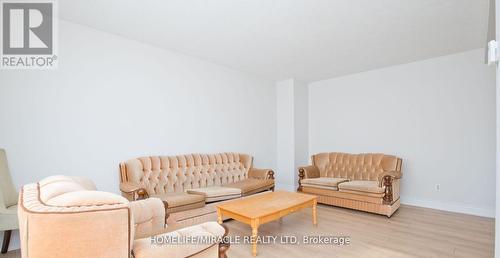 8 Hillbank Trail, Brampton, ON - Indoor Photo Showing Living Room