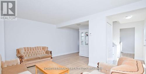 8 Hillbank Trail, Brampton, ON - Indoor Photo Showing Living Room