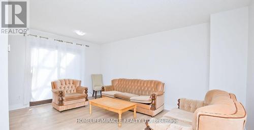 8 Hillbank Trail, Brampton, ON - Indoor Photo Showing Living Room