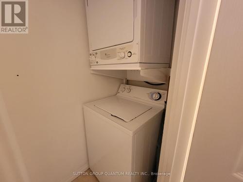 1605 - 3939 Duke Of York Boulevard, Mississauga, ON - Indoor Photo Showing Laundry Room