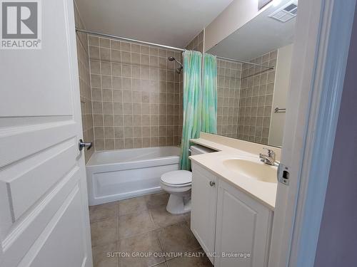 1605 - 3939 Duke Of York Boulevard, Mississauga, ON - Indoor Photo Showing Bathroom