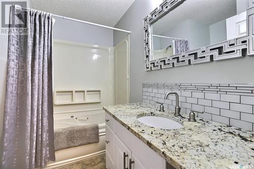 18 Park Bay, Emerald Park, SK - Indoor Photo Showing Bathroom