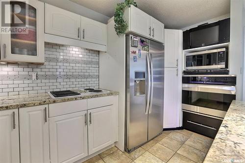 18 Park Bay, Emerald Park, SK - Indoor Photo Showing Kitchen