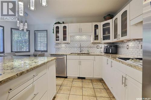 18 Park Bay, Emerald Park, SK - Indoor Photo Showing Kitchen With Upgraded Kitchen