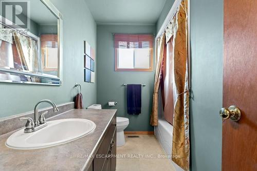 3949 Vineyard Crescent, Lincoln, ON - Indoor Photo Showing Bathroom