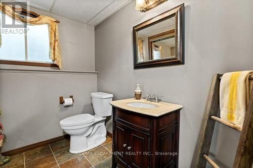 3949 Vineyard Crescent, Lincoln, ON - Indoor Photo Showing Bathroom