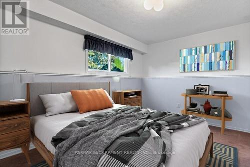 3949 Vineyard Crescent, Lincoln, ON - Indoor Photo Showing Bedroom