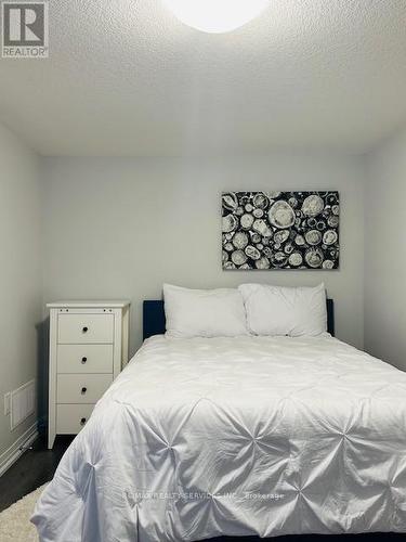 64 - 6705 Cropp Street, Niagara Falls, ON - Indoor Photo Showing Bedroom