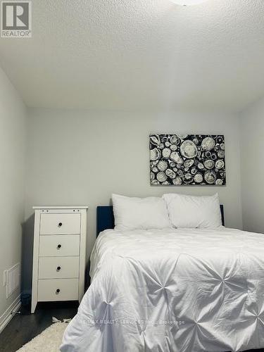 64 - 6705 Cropp Street, Niagara Falls, ON - Indoor Photo Showing Bedroom