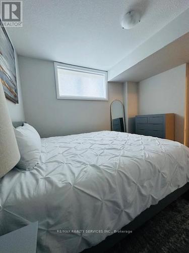 64 - 6705 Cropp Street, Niagara Falls, ON - Indoor Photo Showing Bedroom