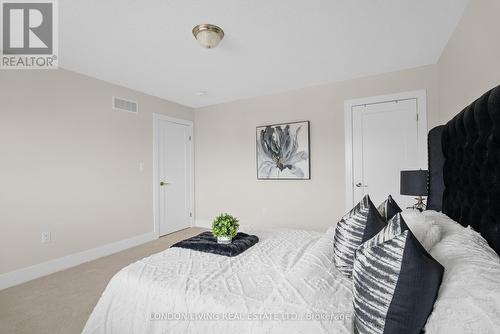 1555 Bob Schram Way, London, ON - Indoor Photo Showing Bedroom