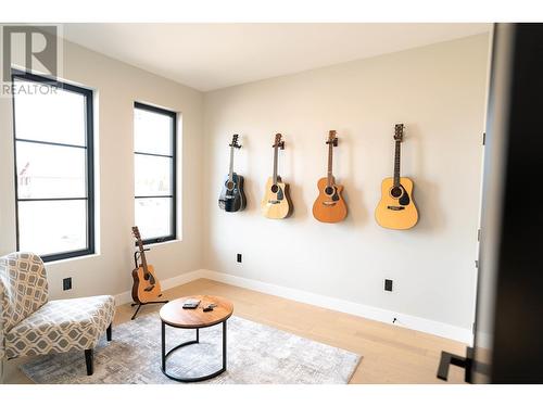 10927 114 Avenue, Fort St. John, BC - Indoor Photo Showing Living Room