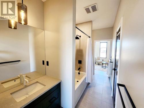 10927 114 Avenue, Fort St. John, BC - Indoor Photo Showing Bathroom