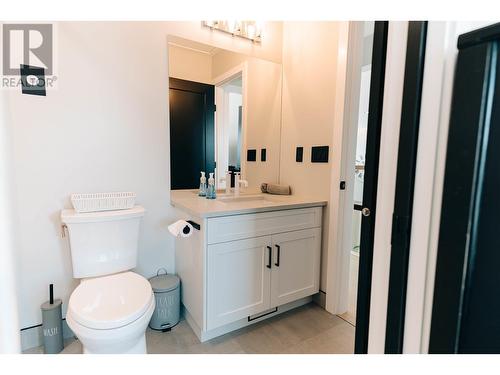 10927 114 Avenue, Fort St. John, BC - Indoor Photo Showing Bathroom