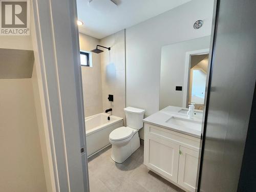 10927 114 Avenue, Fort St. John, BC - Indoor Photo Showing Bathroom