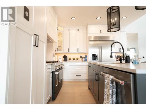 10927 114 Avenue, Fort St. John, BC - Indoor Photo Showing Kitchen With Upgraded Kitchen