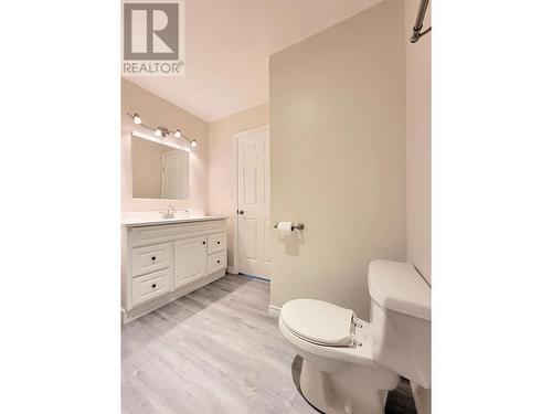 9422 W Sykes Road, Prince George, BC - Indoor Photo Showing Bathroom