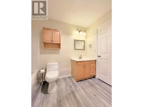 9422 W Sykes Road, Prince George, BC - Indoor Photo Showing Bathroom