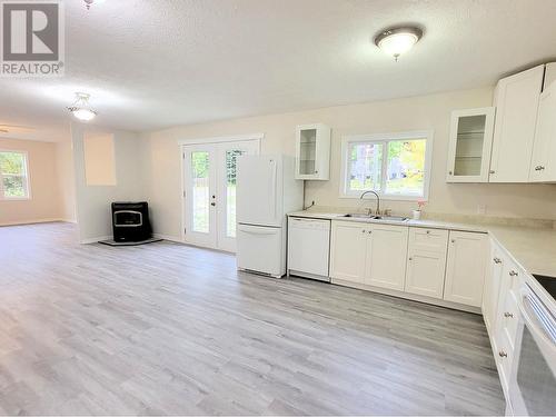 9422 W Sykes Road, Prince George, BC - Indoor Photo Showing Kitchen With Double Sink