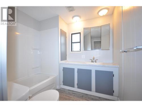 201 1427 Dog Creek Road, Williams Lake, BC - Indoor Photo Showing Bathroom